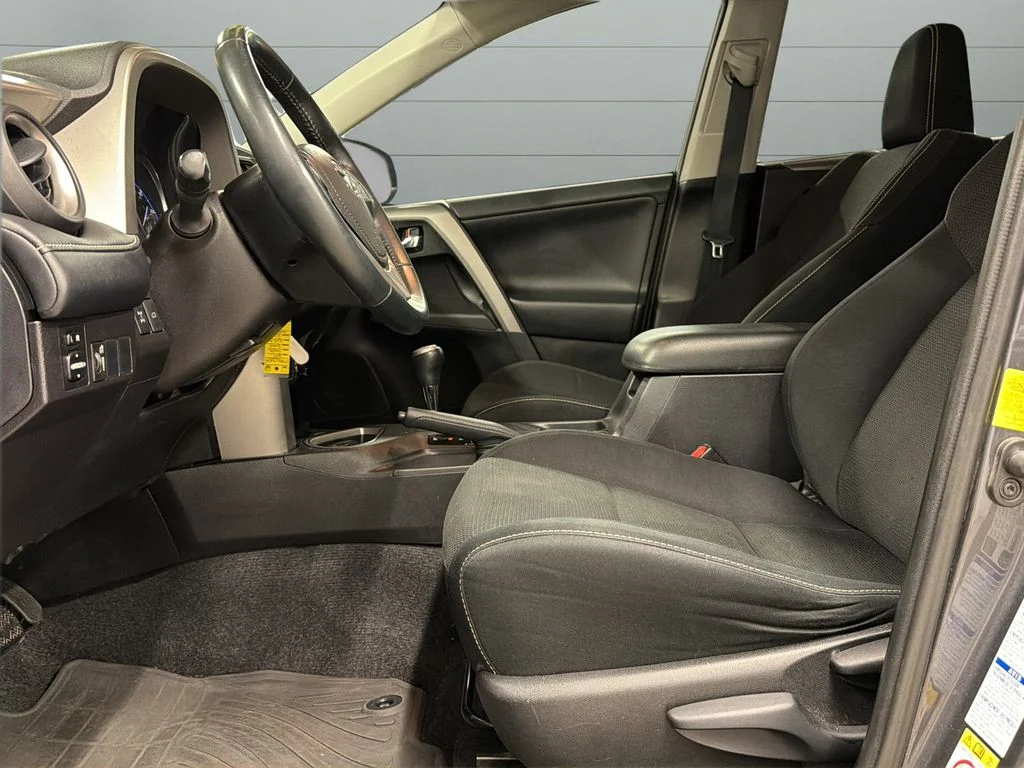 Used 2016 Gray Toyota XLE image 10