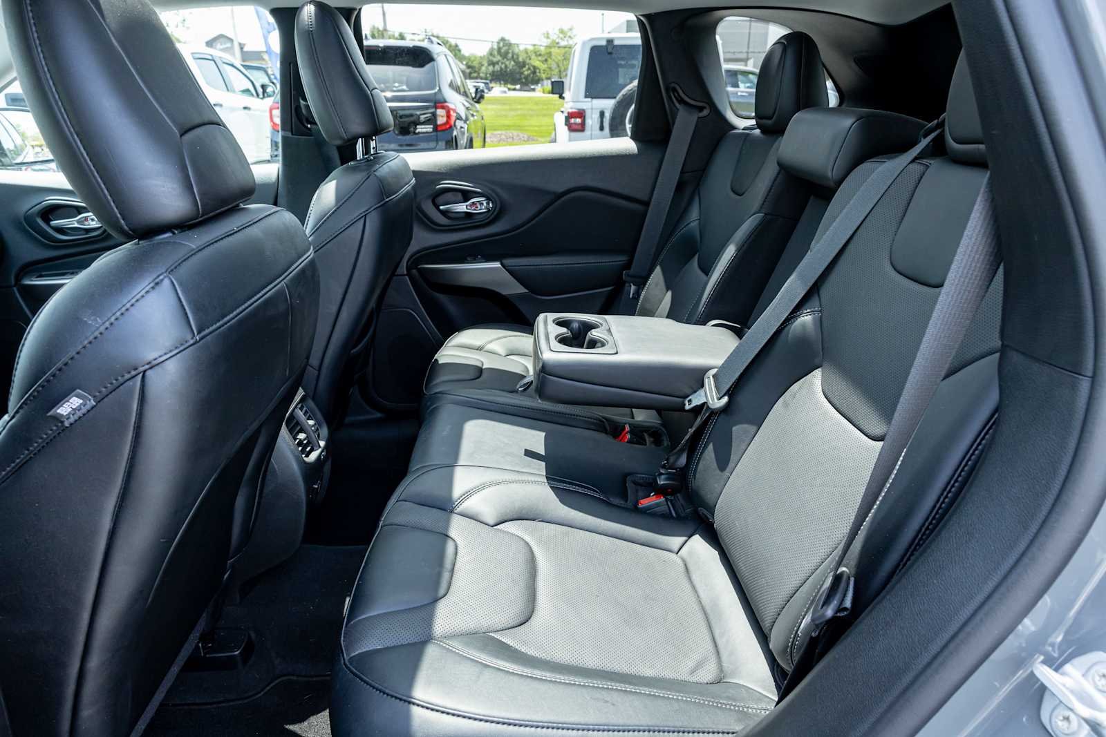 Used 2022 Sting-Gray Clearcoat Jeep Limited image 30