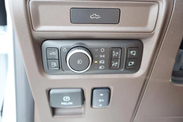 New 2026 Star White Metallic Tri-Coat Ford King Ranch® image 89