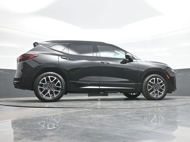 Used 2025 Black Chevrolet RS image 25