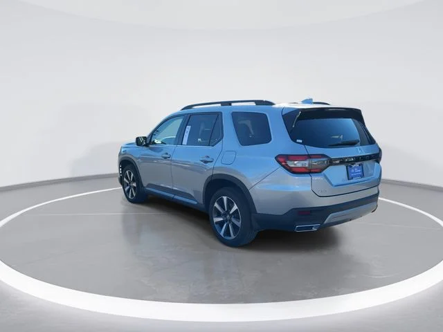 Used 2025 Silver Honda Touring image 5