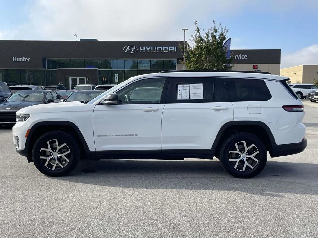 Used 2024 Bright White Clearcoat Jeep Limited image 24