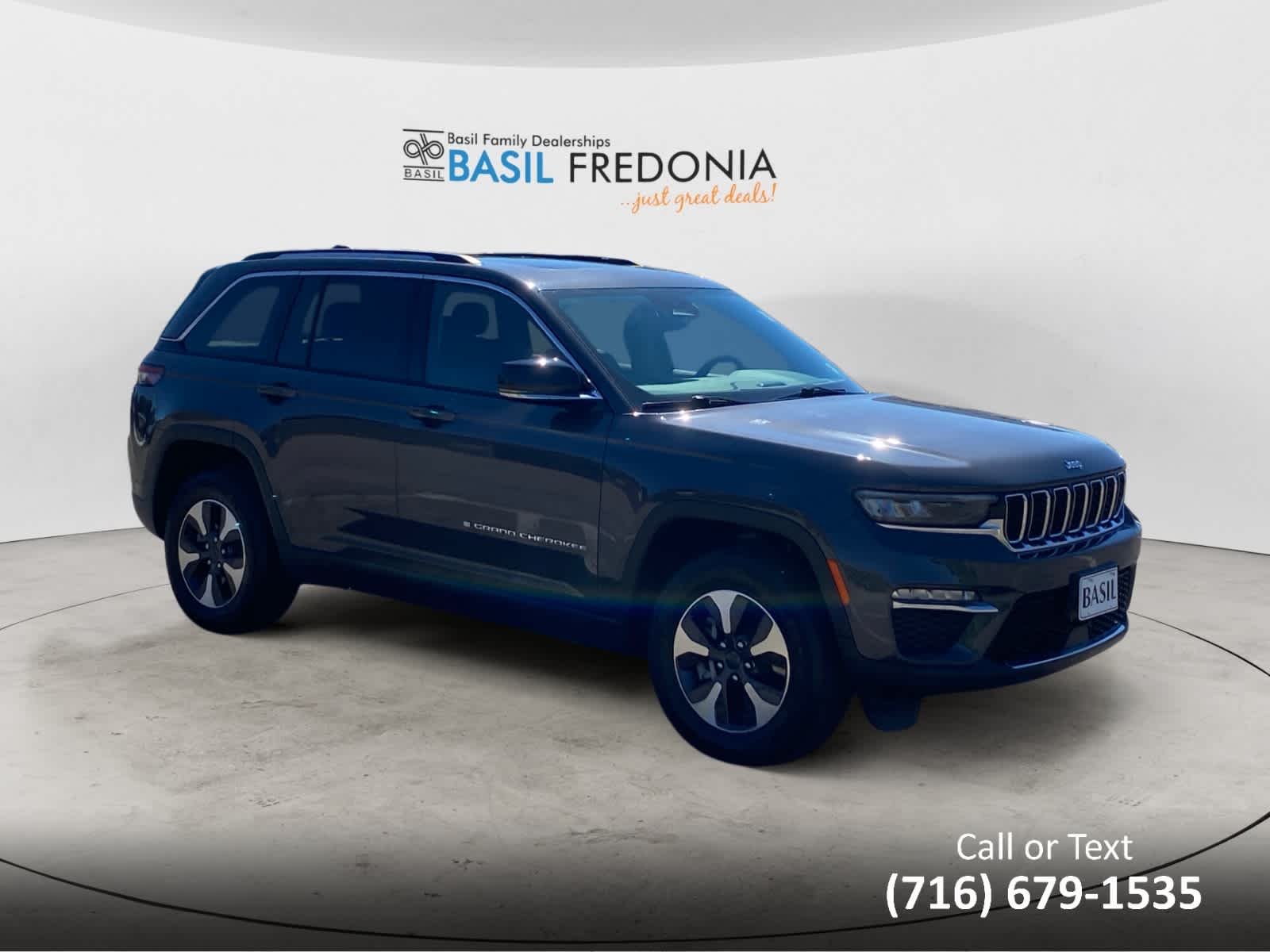 Used 2023 Baltic Gray Metallic Clearcoat Jeep  image 14