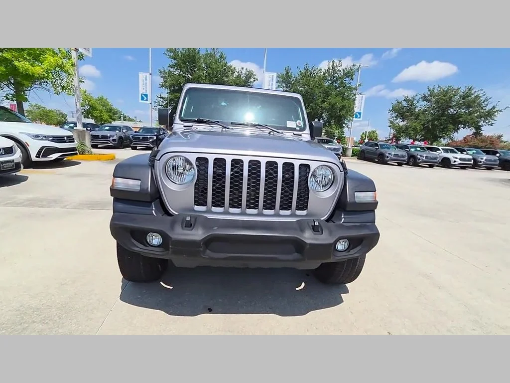 Used 2020 Silver Jeep Sport image 45