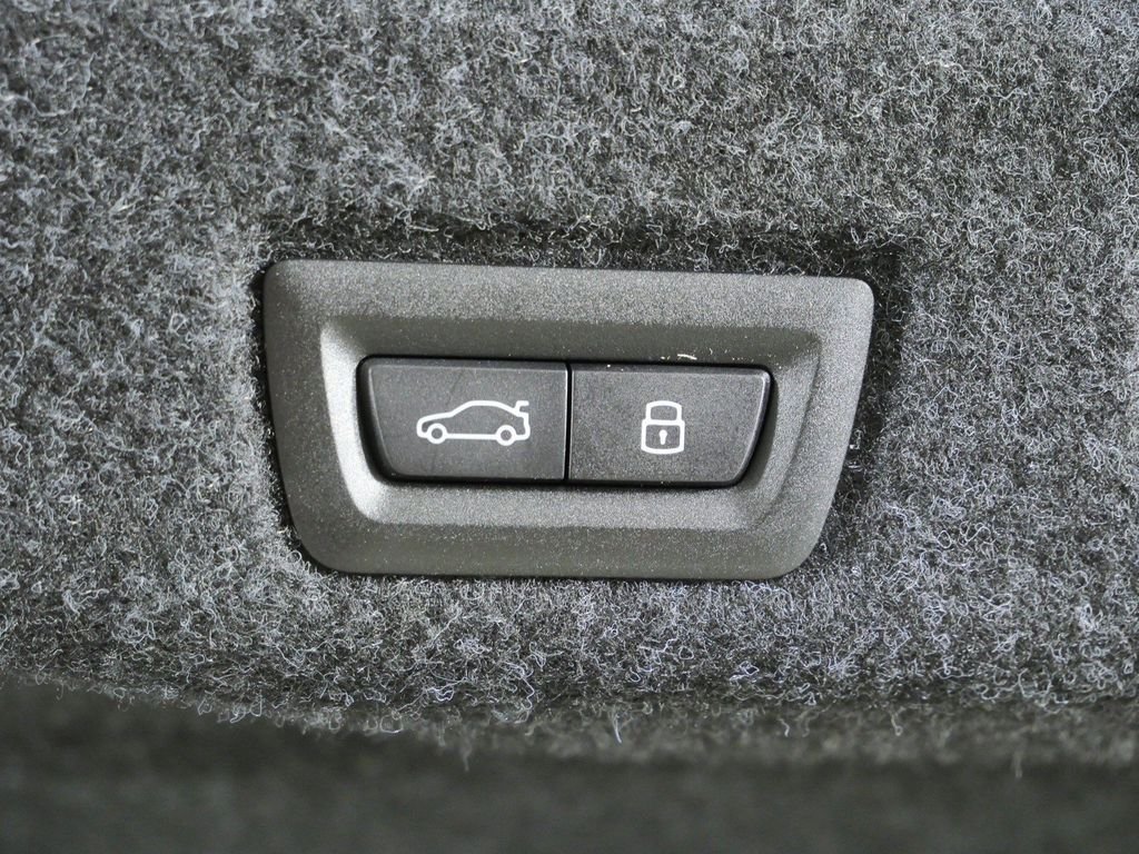 New 2027 Oxide Grey Metallic BMW 540i xDrive image 28
