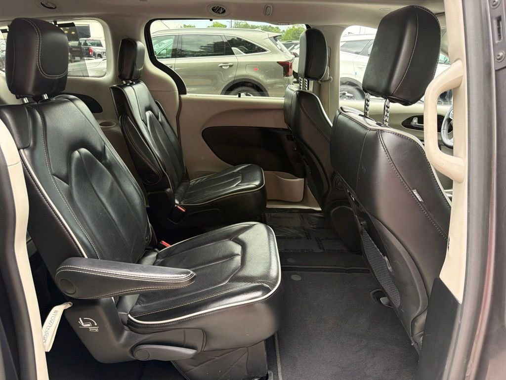 Used 2023 Gray Chrysler Limited image 27