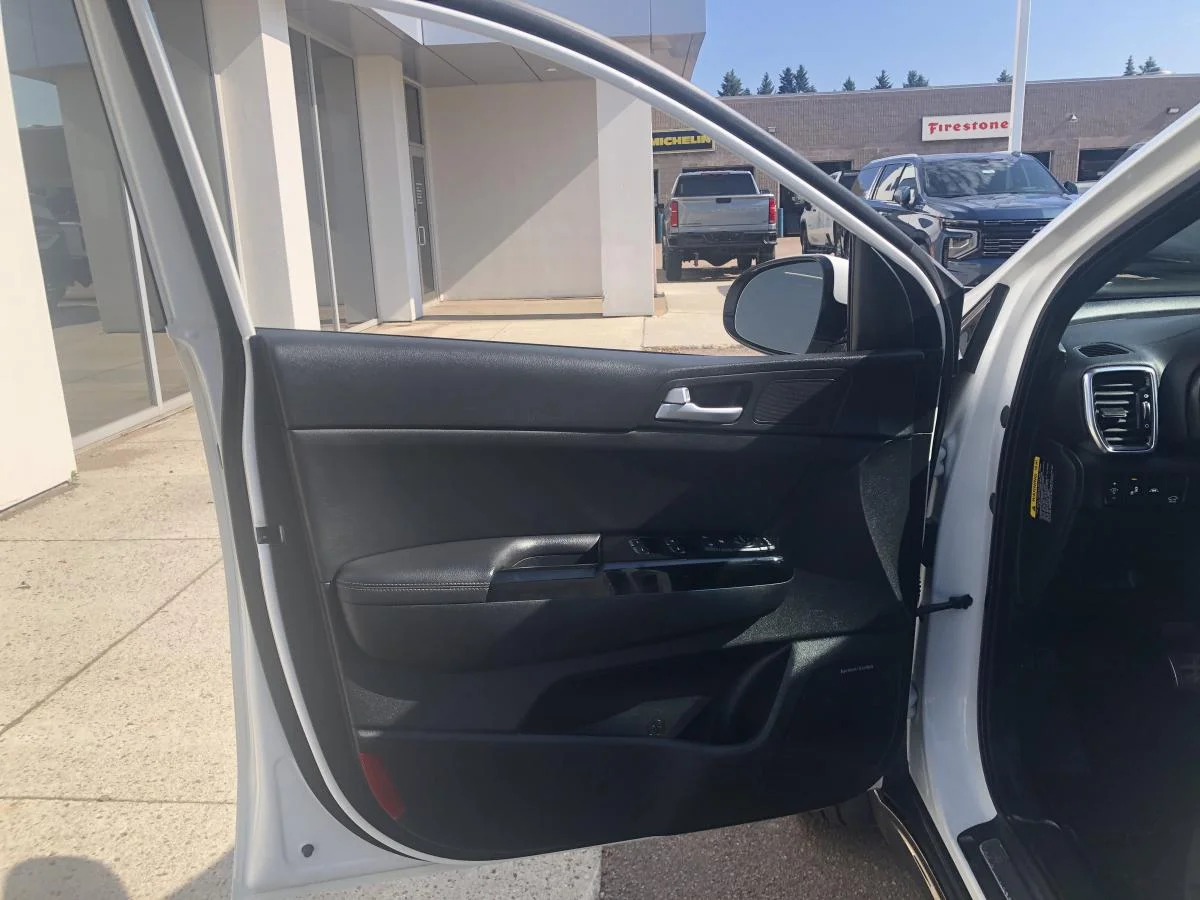 Used 2020 White Kia SX AWD image 11