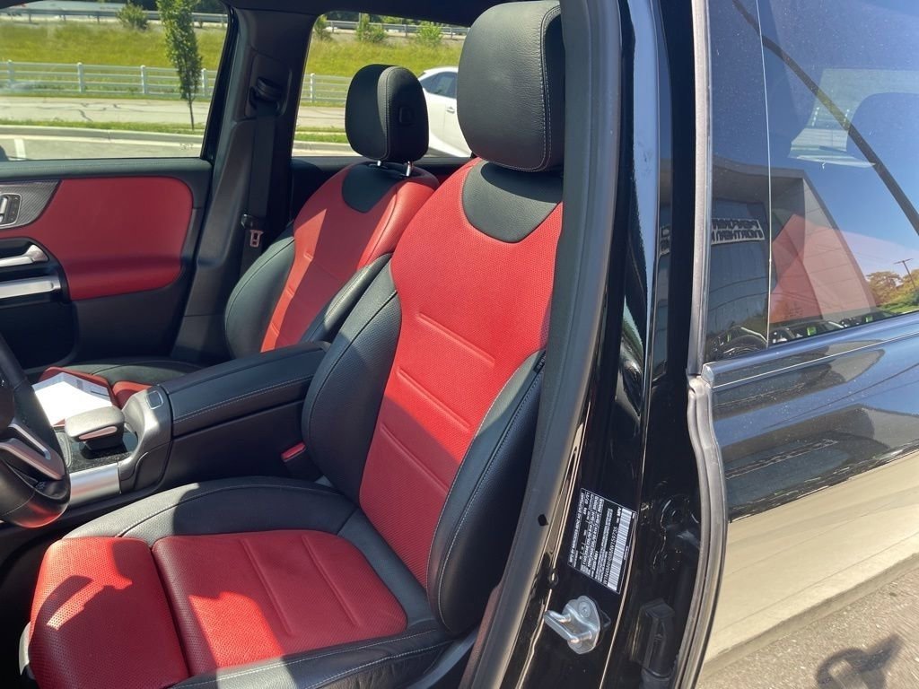 Used 2021 Night Black Mercedes-Benz GLB 250 image 31