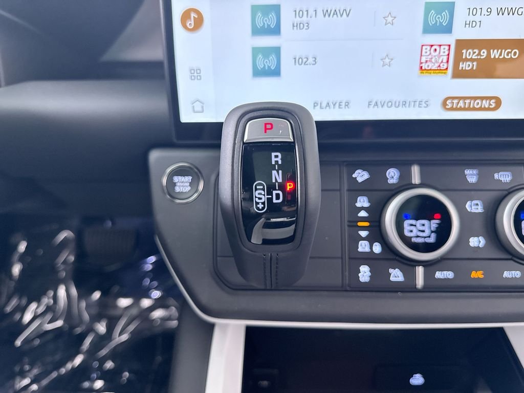 New 2026 BORASCO GRY MET Land Rover X-Dynamic SE image 18