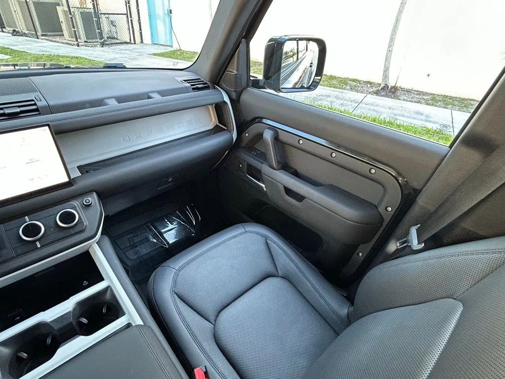 Used 2025 Black Land Rover S image 11