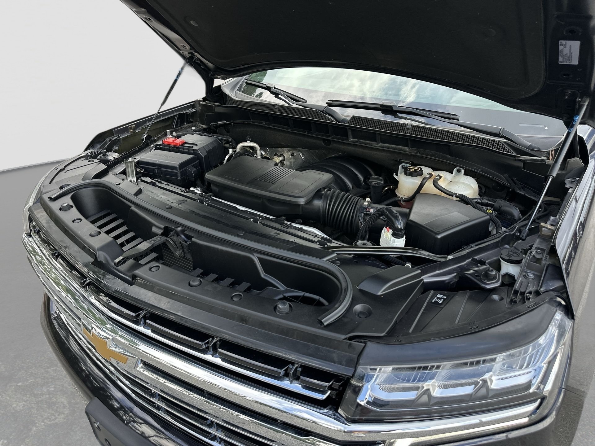 2024 Chevrolet Suburban LT - Photo 29