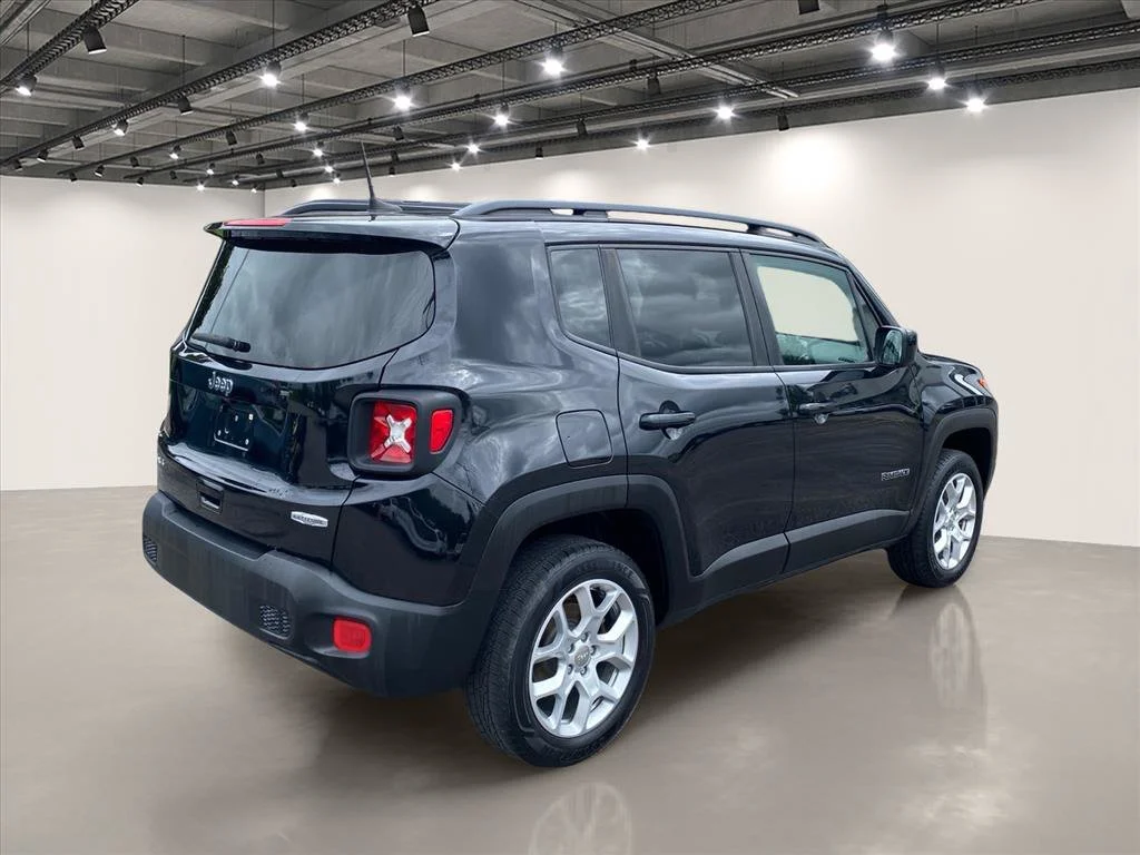 Used 2018 Black Jeep Latitude image 7