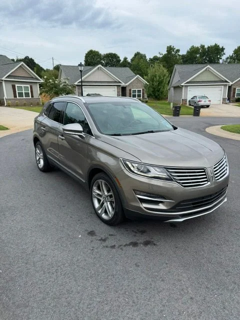 Used 2017 Silver Lincoln Reserve image 4