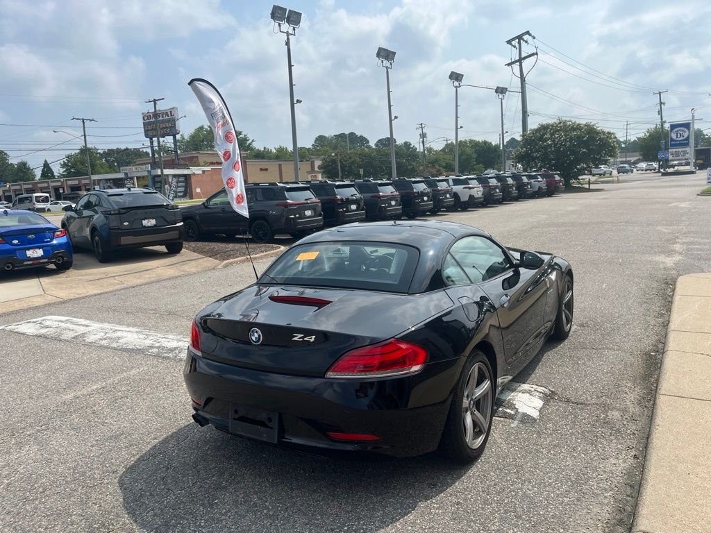 Used 2009 Black BMW sDrive30i image 4