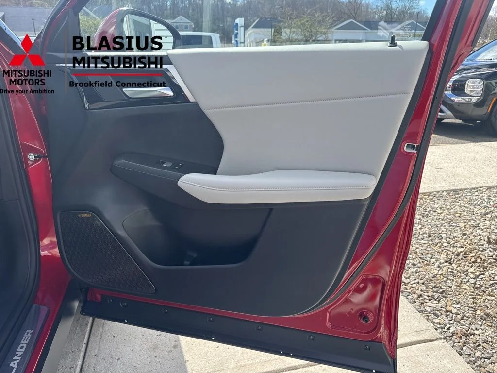 New 2026 Red Mitsubishi SE image 20