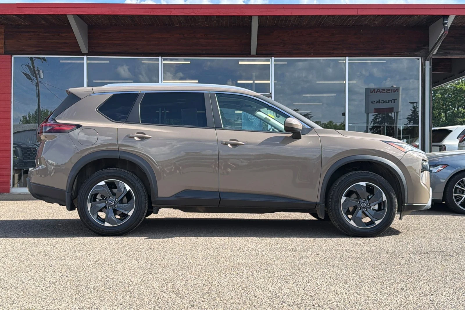 Used 2025 Baja Storm Metallic Nissan SV image 3