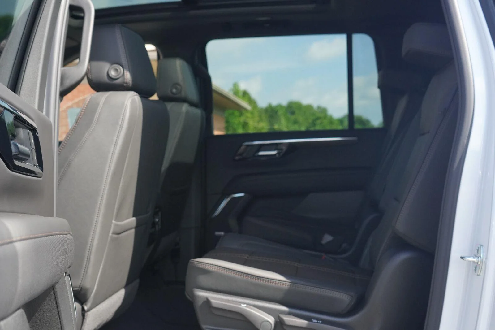 2026 Chevrolet Suburban High Country - Photo 28