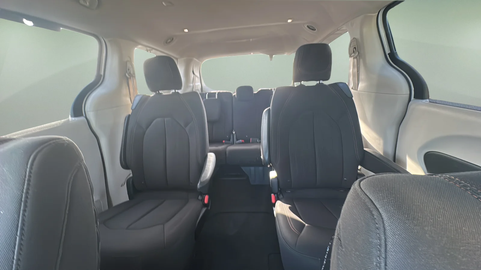 Used 2018 White Chrysler Touring Plus image 19