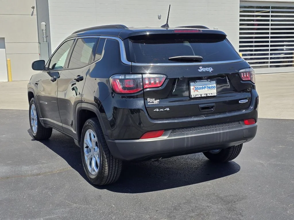 Used 2024 Diamond Black Crystal Pearlcoat Jeep Latitude image 5