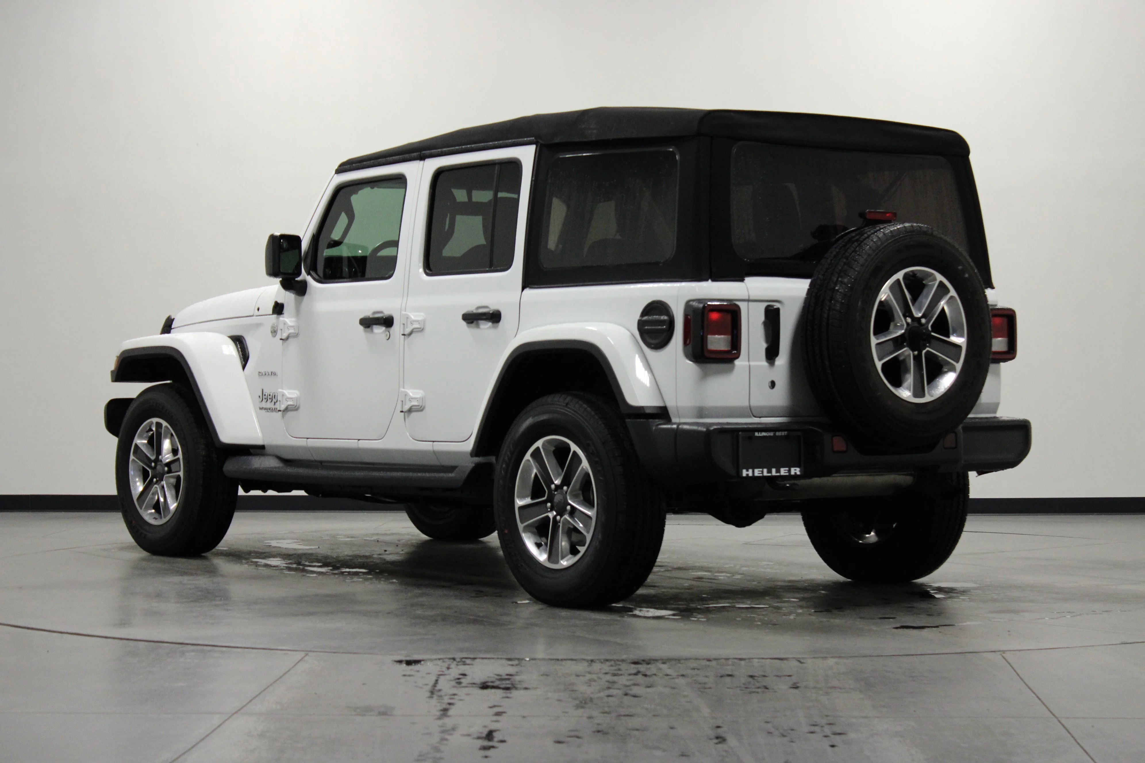 Used 2019 Bright White Clearcoat Jeep Sahara image 6