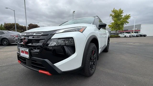 New 2026 Everest White Pearl TriCoat Nissan Rock Creek® image 9