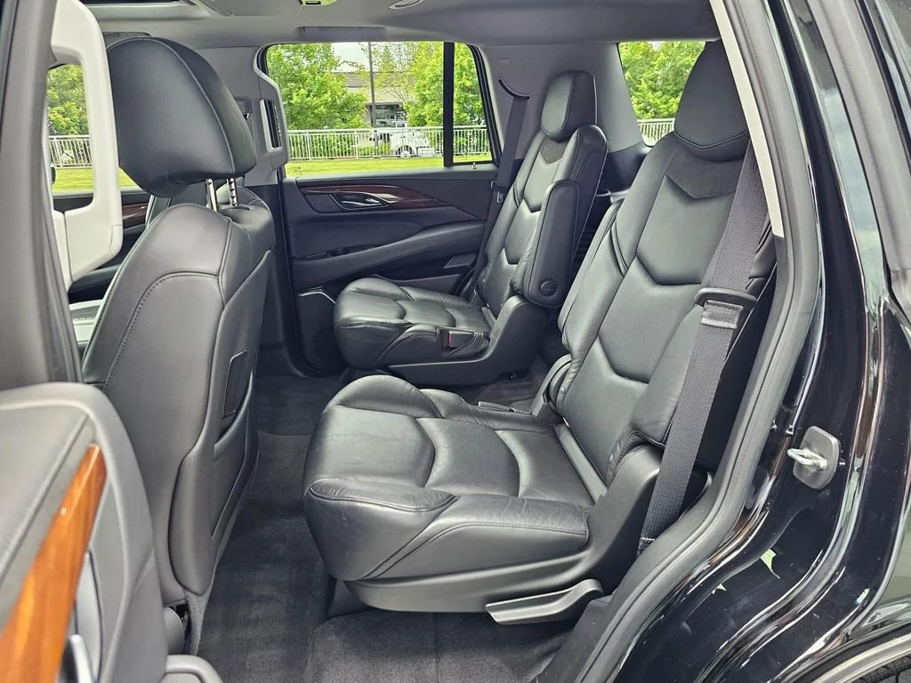 Used 2020 BLACK RAVEN Cadillac Premium Luxury image 17