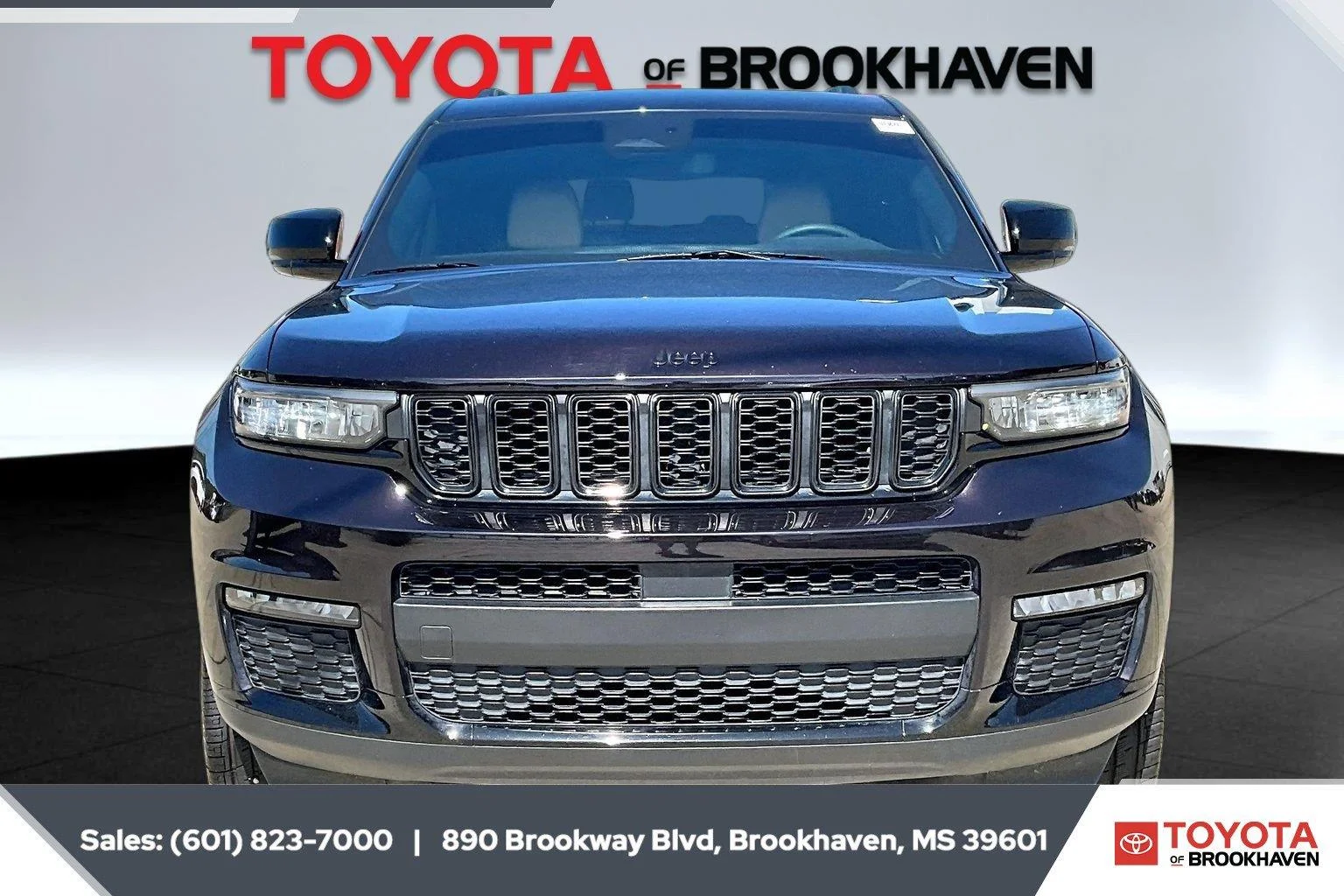 Used 2023 Diamond Black Crystal Pearlcoat Jeep Limited image 3