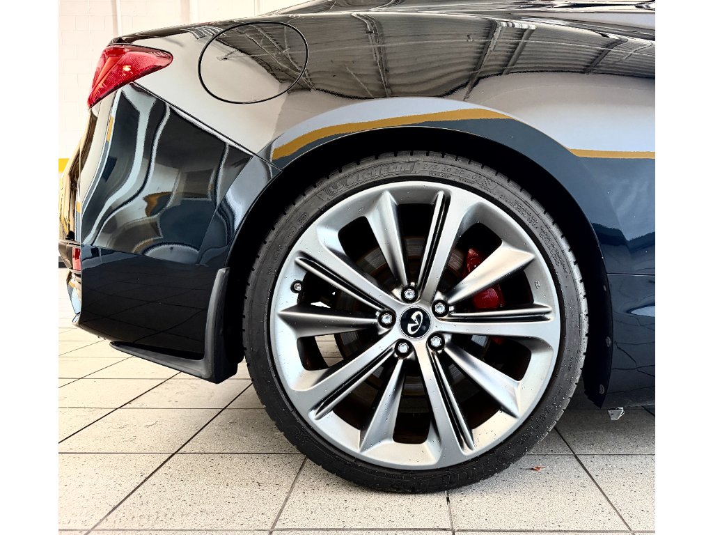Used 2018 Black Obsidian INFINITI RED SPORT 400 image 7