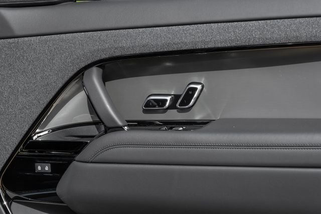 New 2026  Land Rover SE image 57