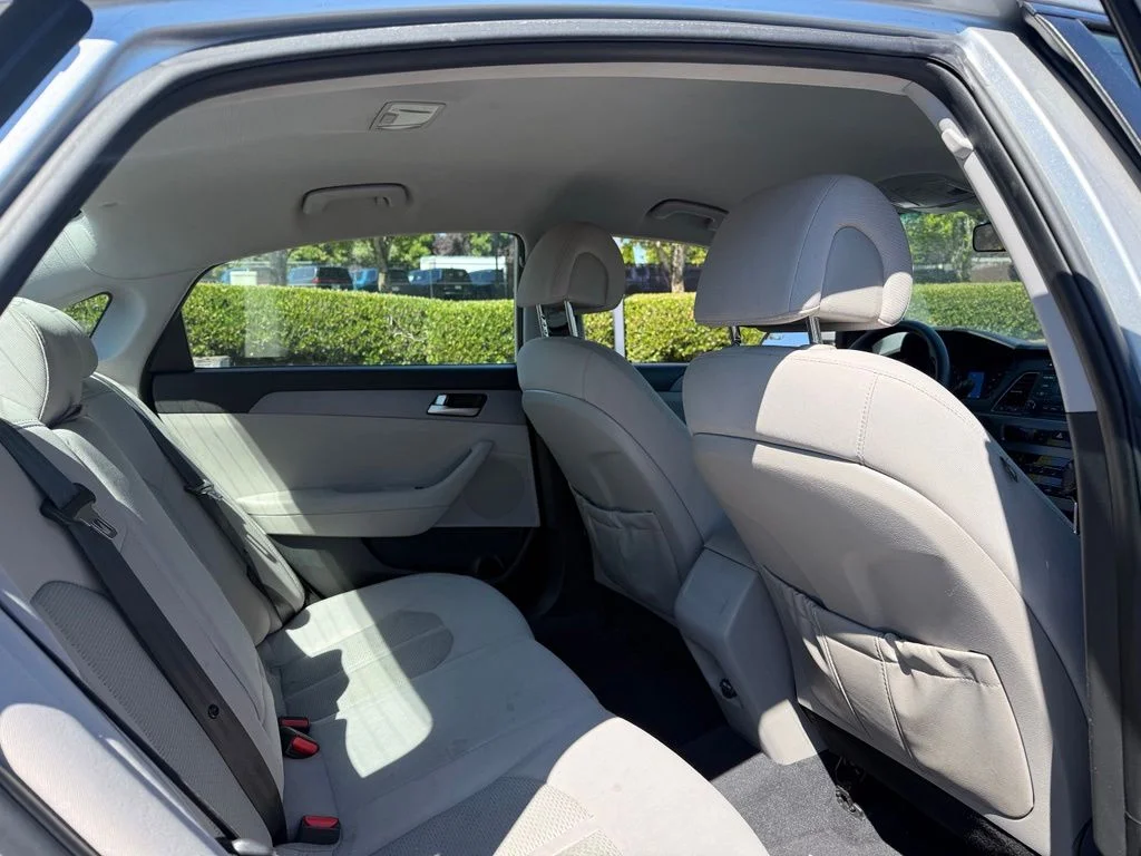 Used 2017 Silver Hyundai Base image 20