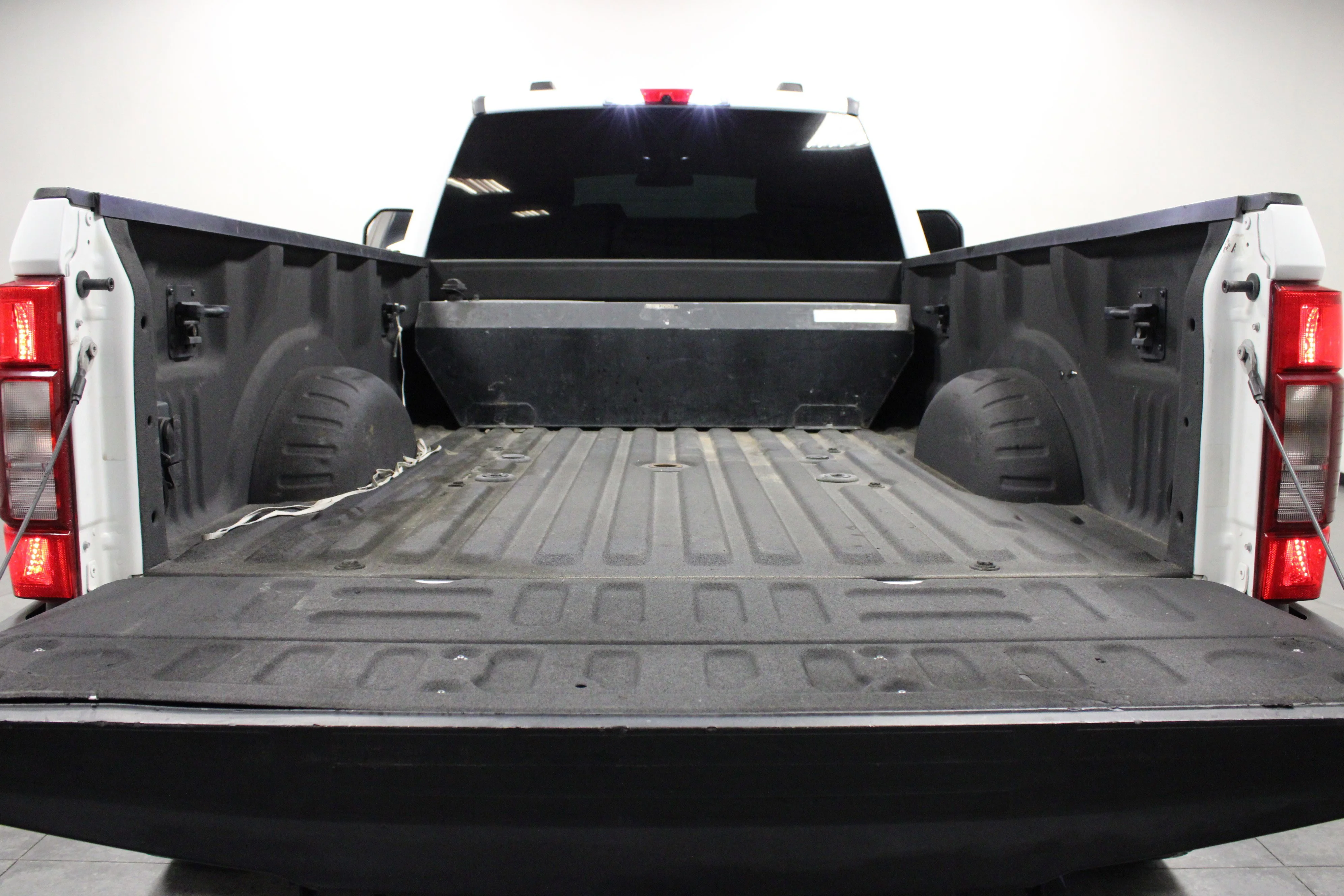 Used 2022 Oxford White Ford XLT image 13