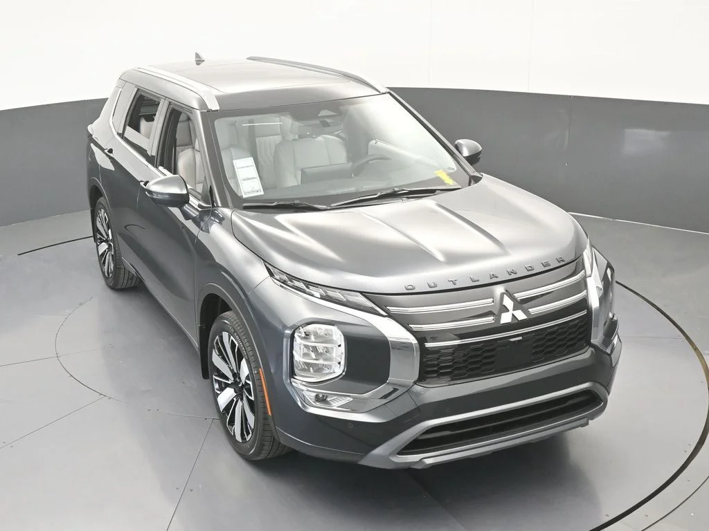 New 2026 Gray Mitsubishi SEL image 54