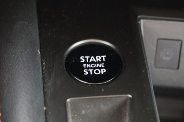 Used 2025 Aspen White Nissan SR image 16