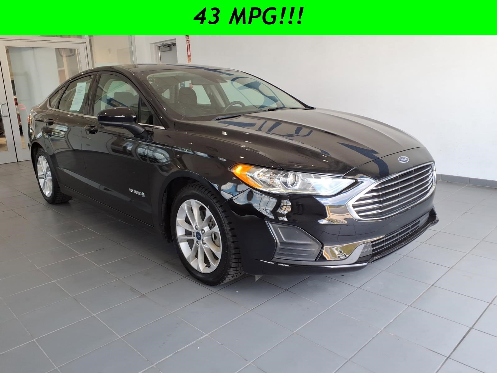 2019 Ford Fusion SE's photo