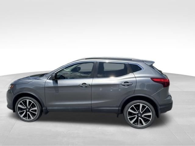 Used 2017 Gray Nissan SL image 10