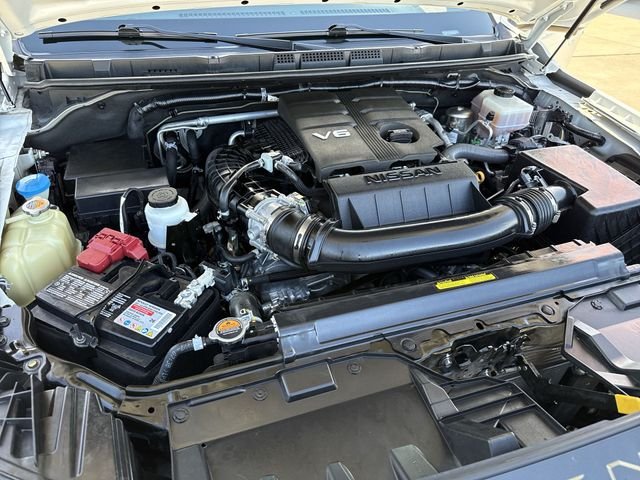 Used 2022 White Nissan PRO-X image 22