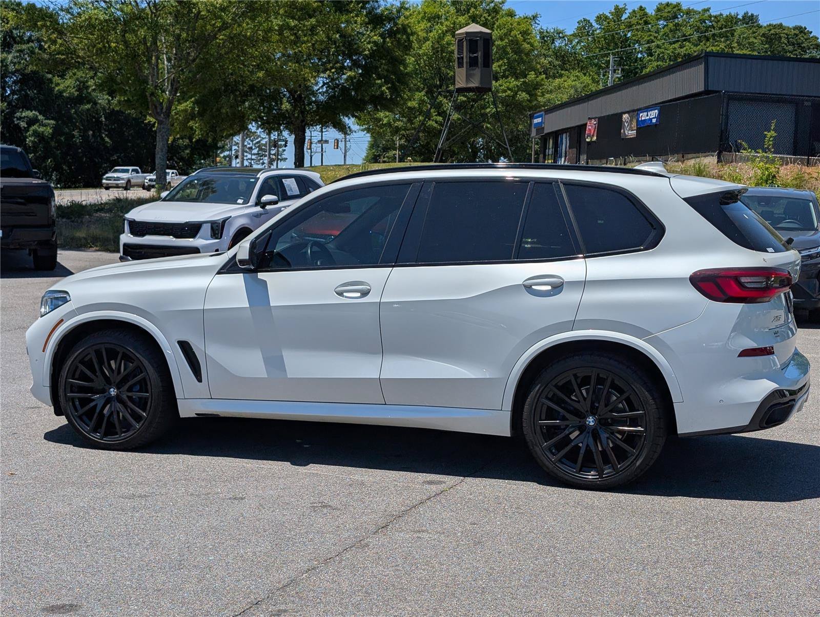 Used 2022 Mineral White Metallic BMW xDrive40i image 13