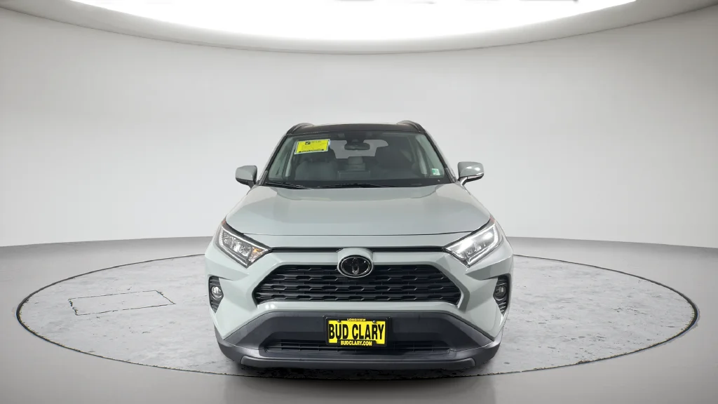 Used 2020 Green Toyota XLE image 3