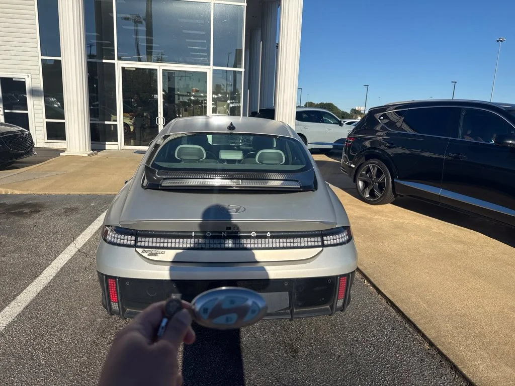 Used 2024 Gold Hyundai SEL image 5