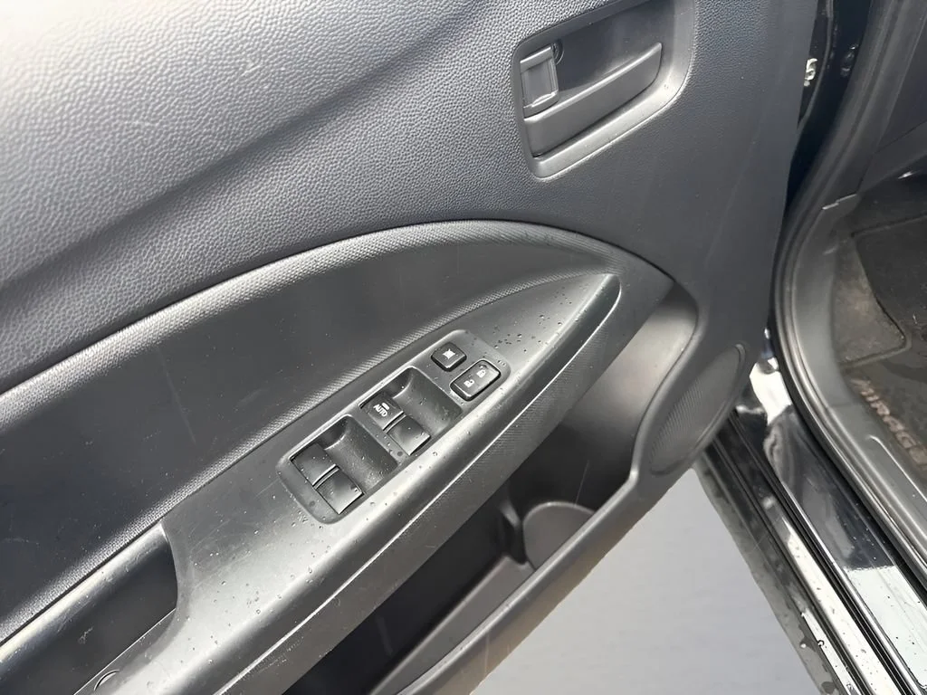 Used 2024  Mitsubishi ES image 10