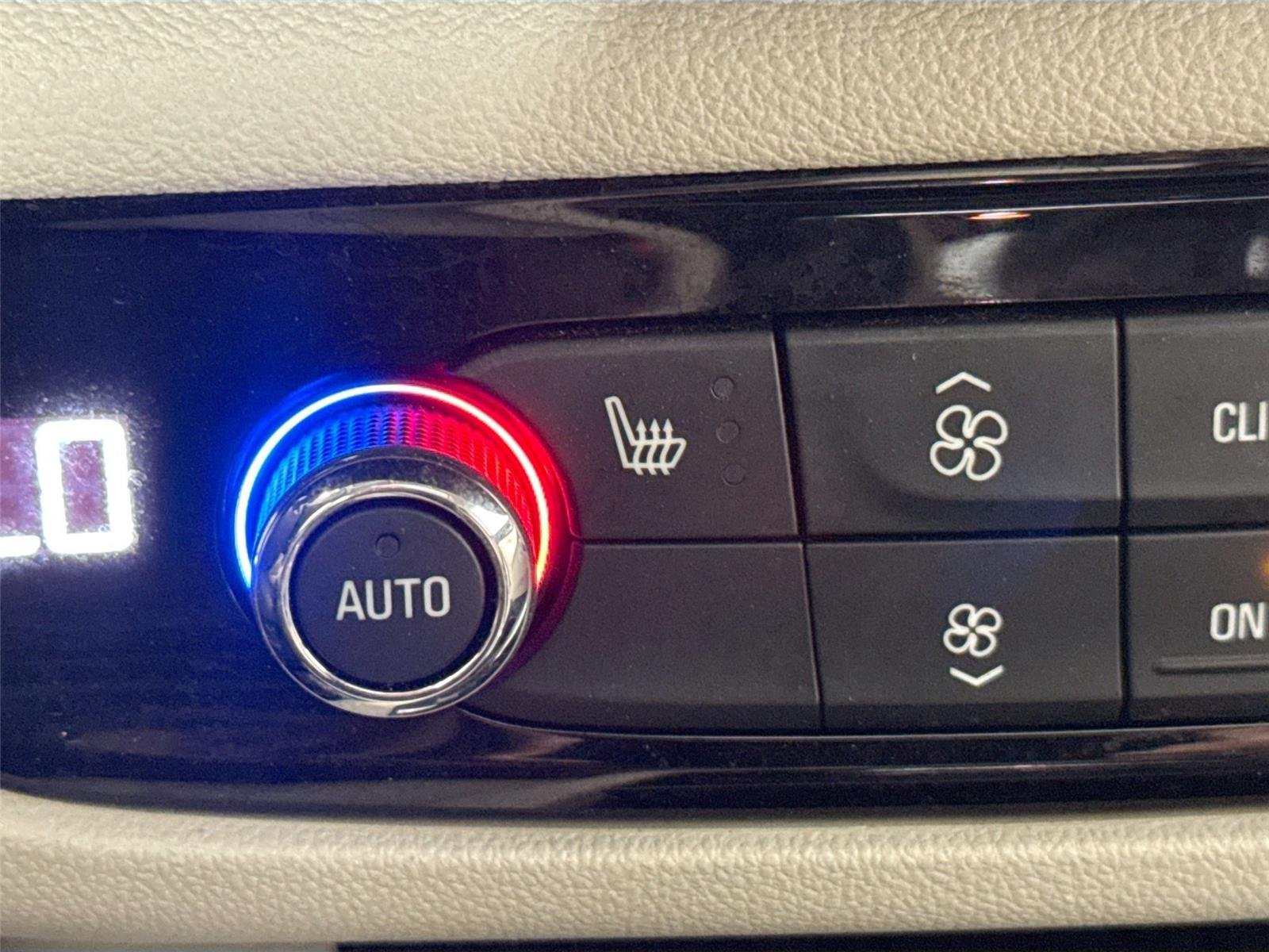 Used 2018 White Frost Tricoat Buick Essence image 8