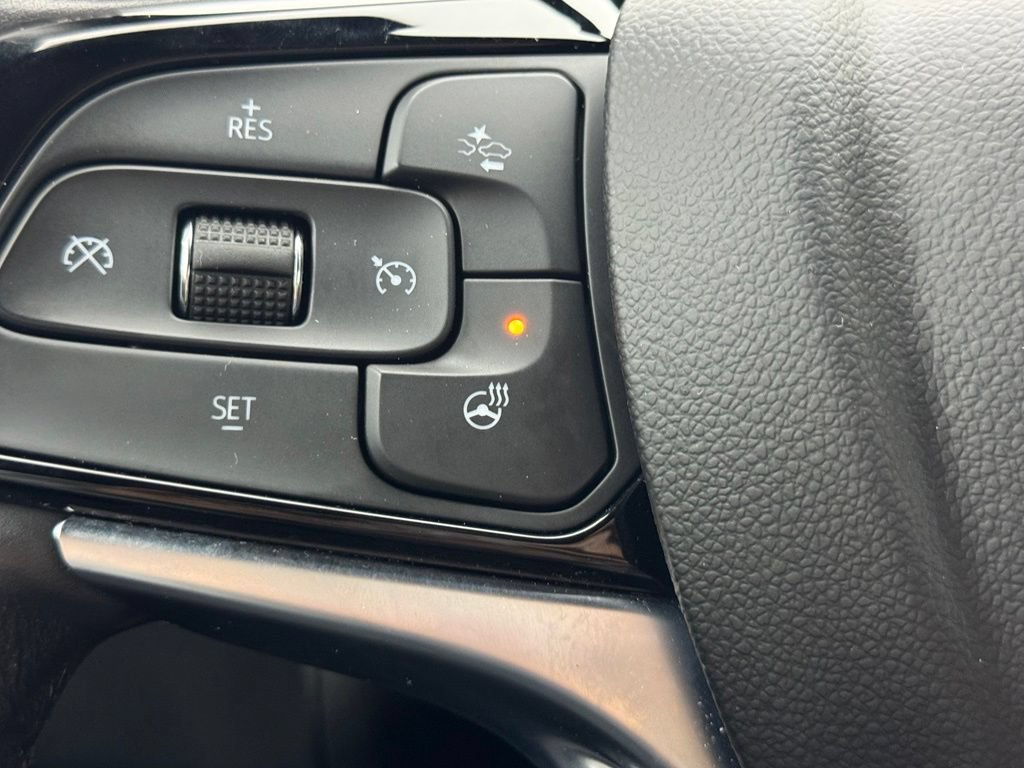 Used 2023 Summit White Buick Essence image 21