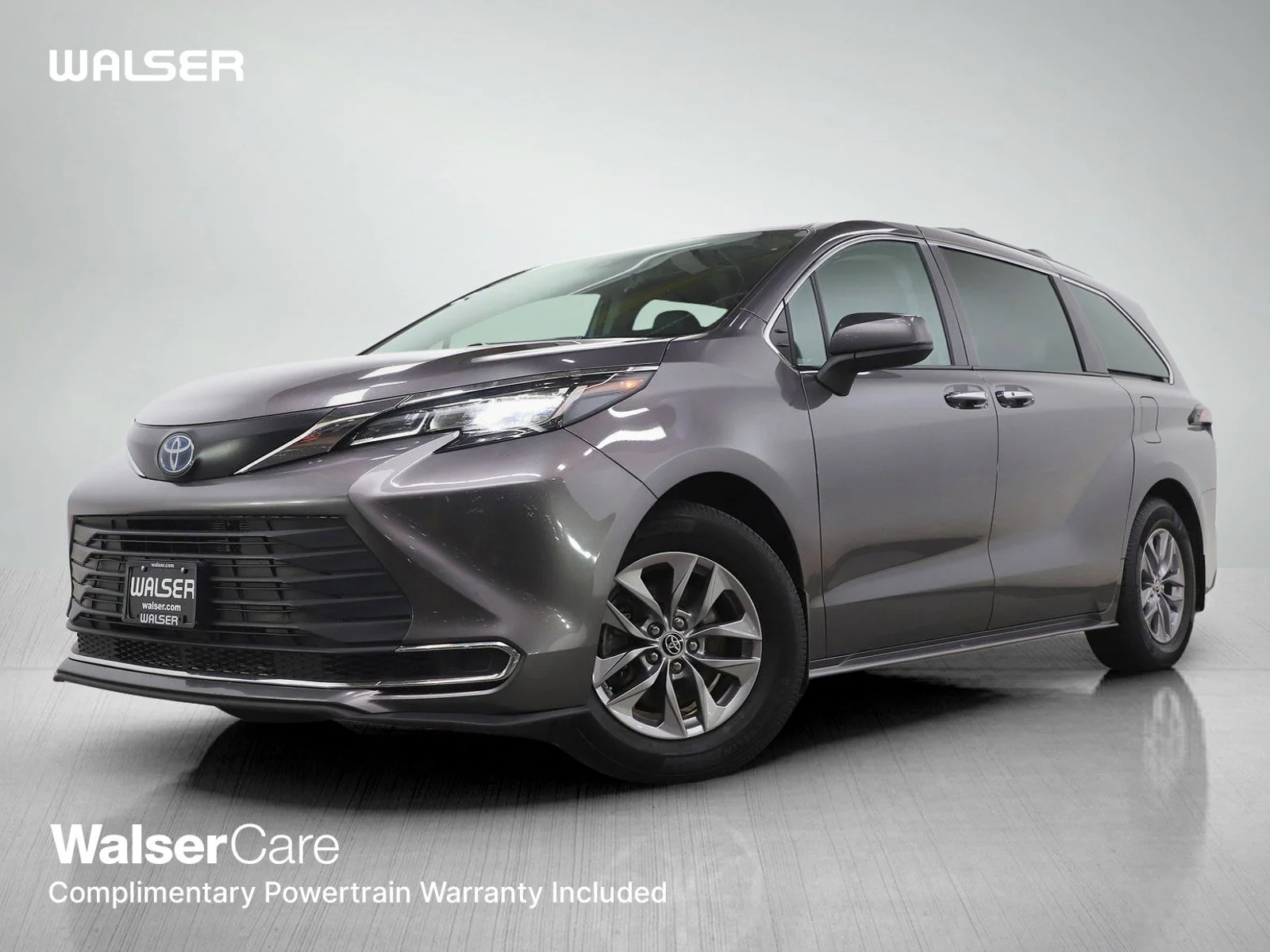 2022 Toyota Sienna LE 8-Passenger Hybrid FWD's photo