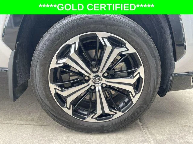 Certified Used 2022 SILVER SKY MET W/BLK Toyota  image 42