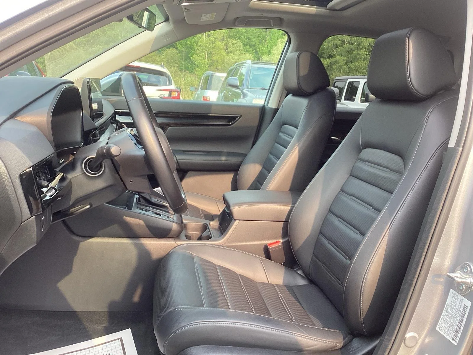 Used 2025 Solar Silver Metallic Honda EX-L image 11