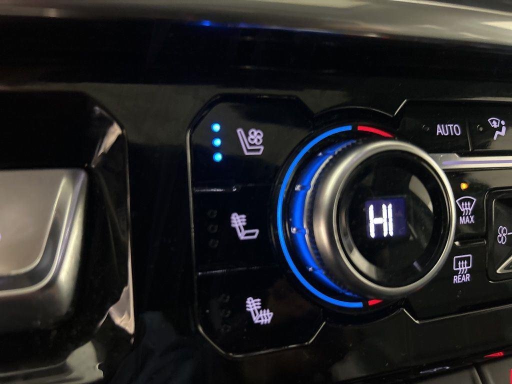 Used 2023 White Frost GMC Denali image 36