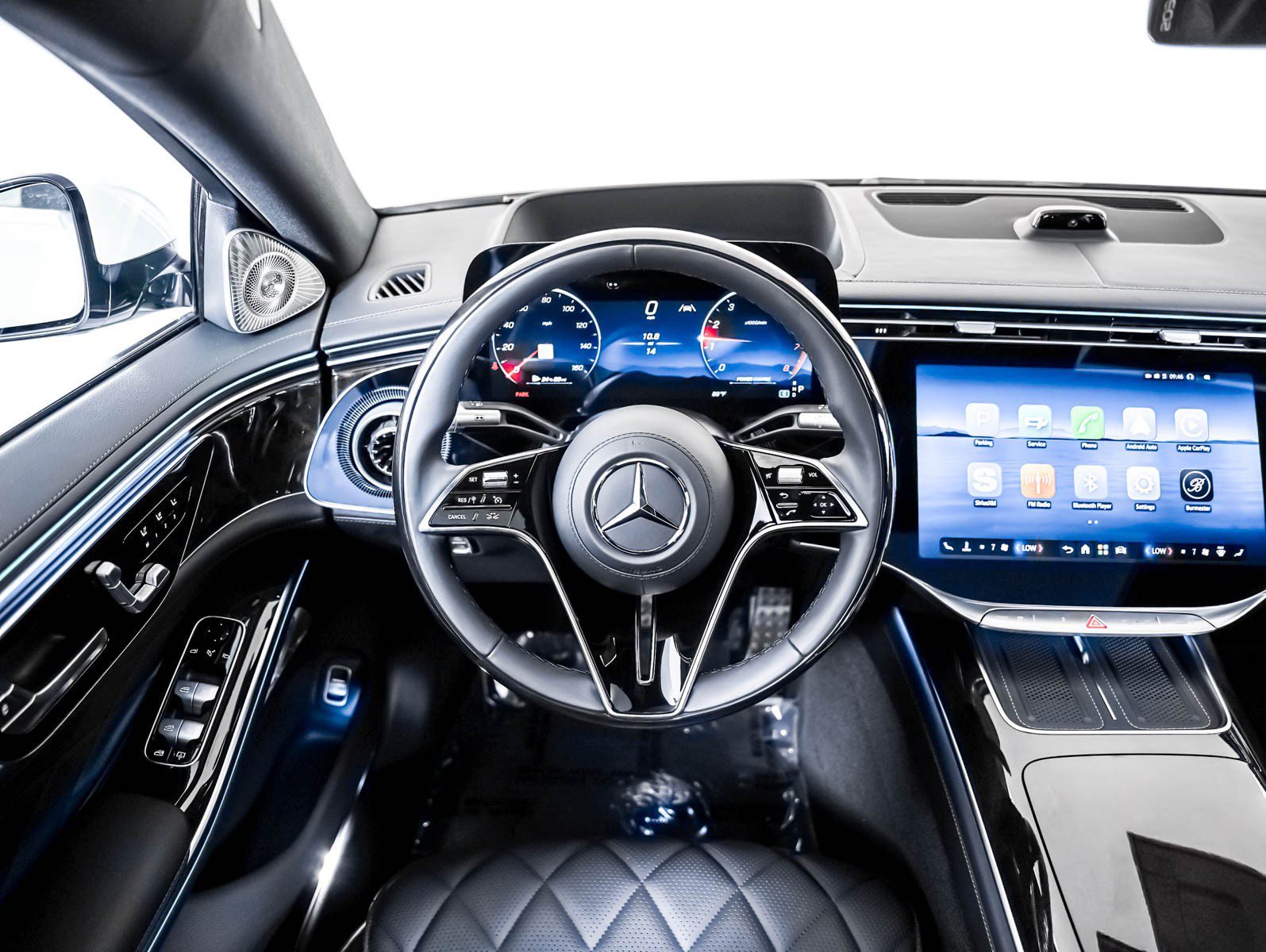 New 2027 MANUFAKTUR Moonlight White Metallic Mercedes-Benz S 580 image 14