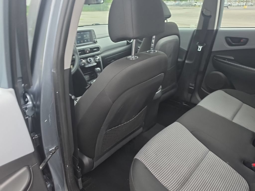 Used 2021 Silver Hyundai SE image 26