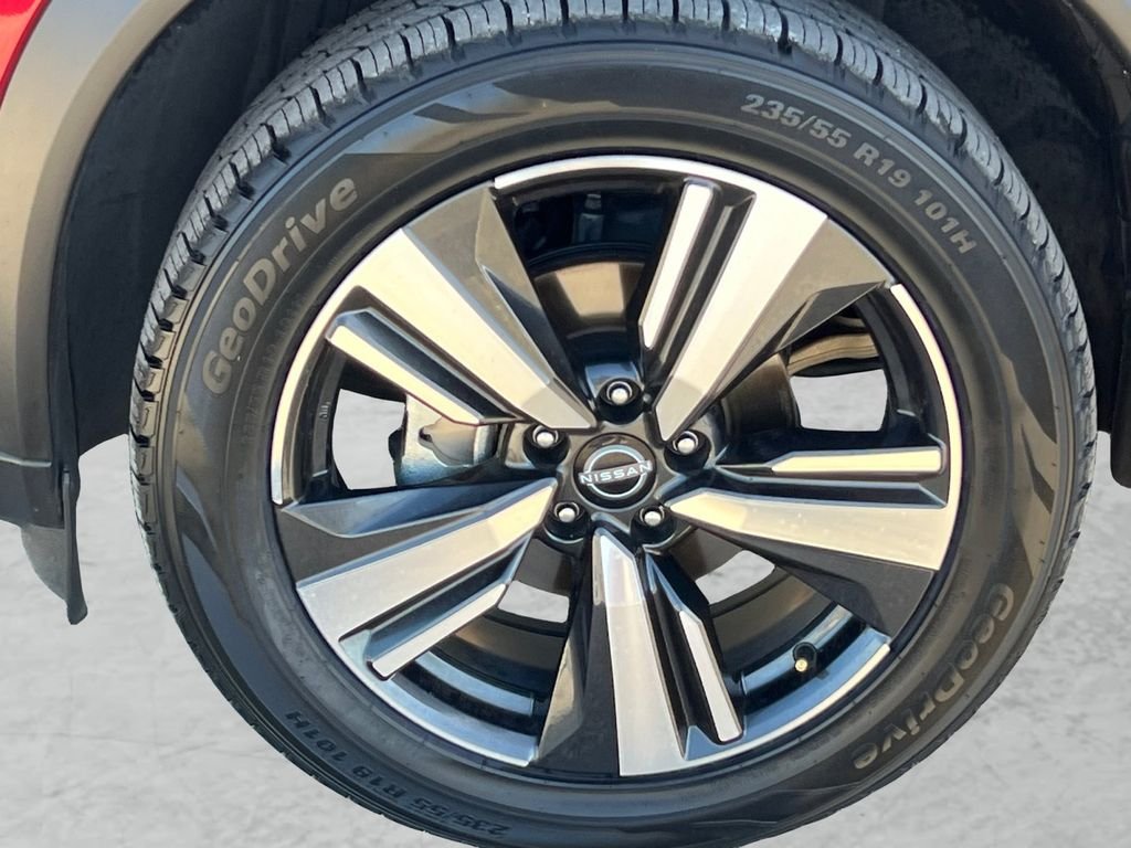 Used 2025 Red Nissan SL image 23