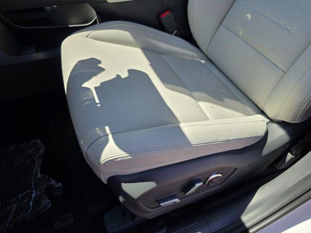 2025 Hyundai Santa Fe Limited - Photo 17